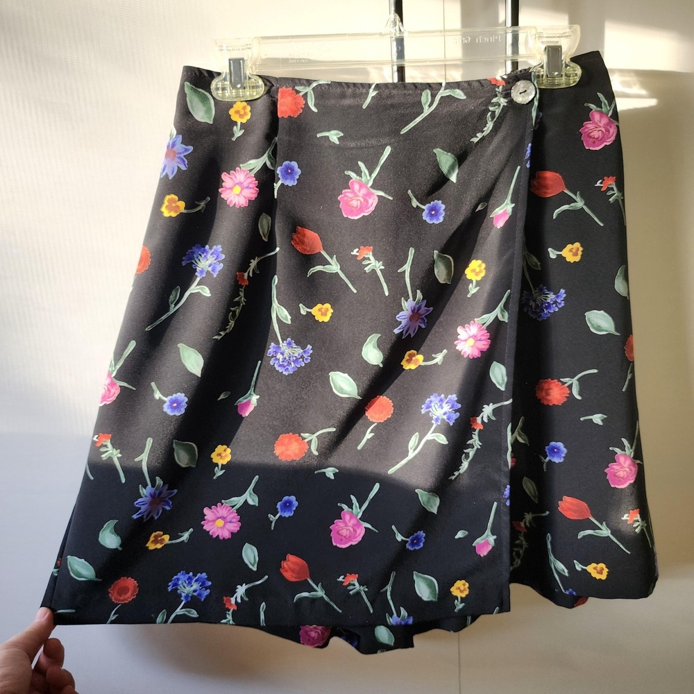 M‎ Black Small Floral 80s Skort by Très Paquette, Size Medium